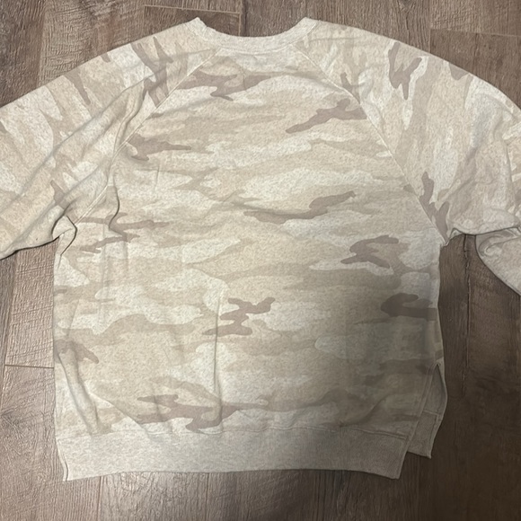 American Eagle camo sweatshirt - Picture 3 of 4